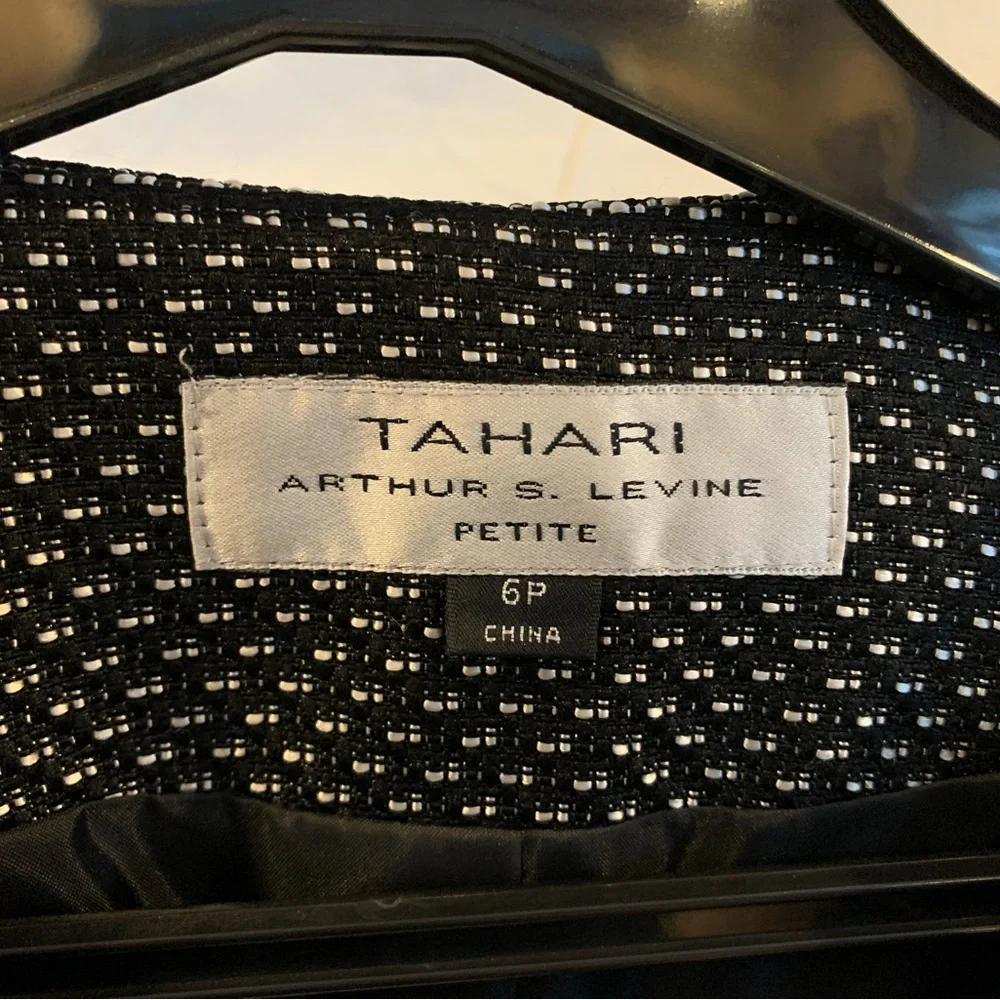 3 piece Tahari suit by Arthur Levine. Size 6 petite $125 - Picture 3 of 6